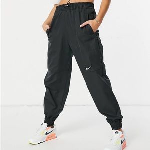 Woman’s Nike Sportswear Woven joggers